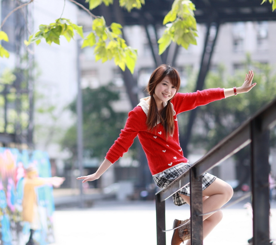 Das Pretty Asian Girl In Red Jumper Wallpaper 960x854