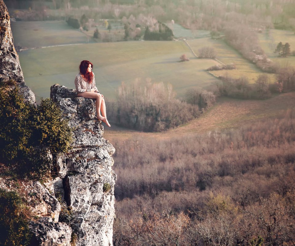Redhead Girl Sitting On Rock screenshot #1 960x800