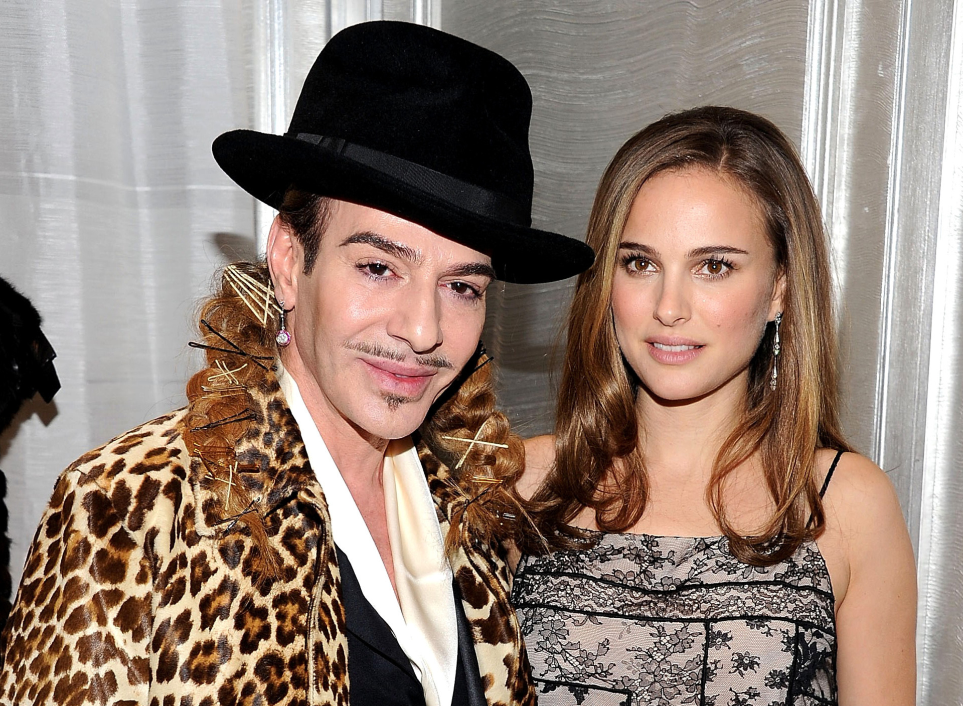 Natalie Portman & John Galliano screenshot #1 1920x1408