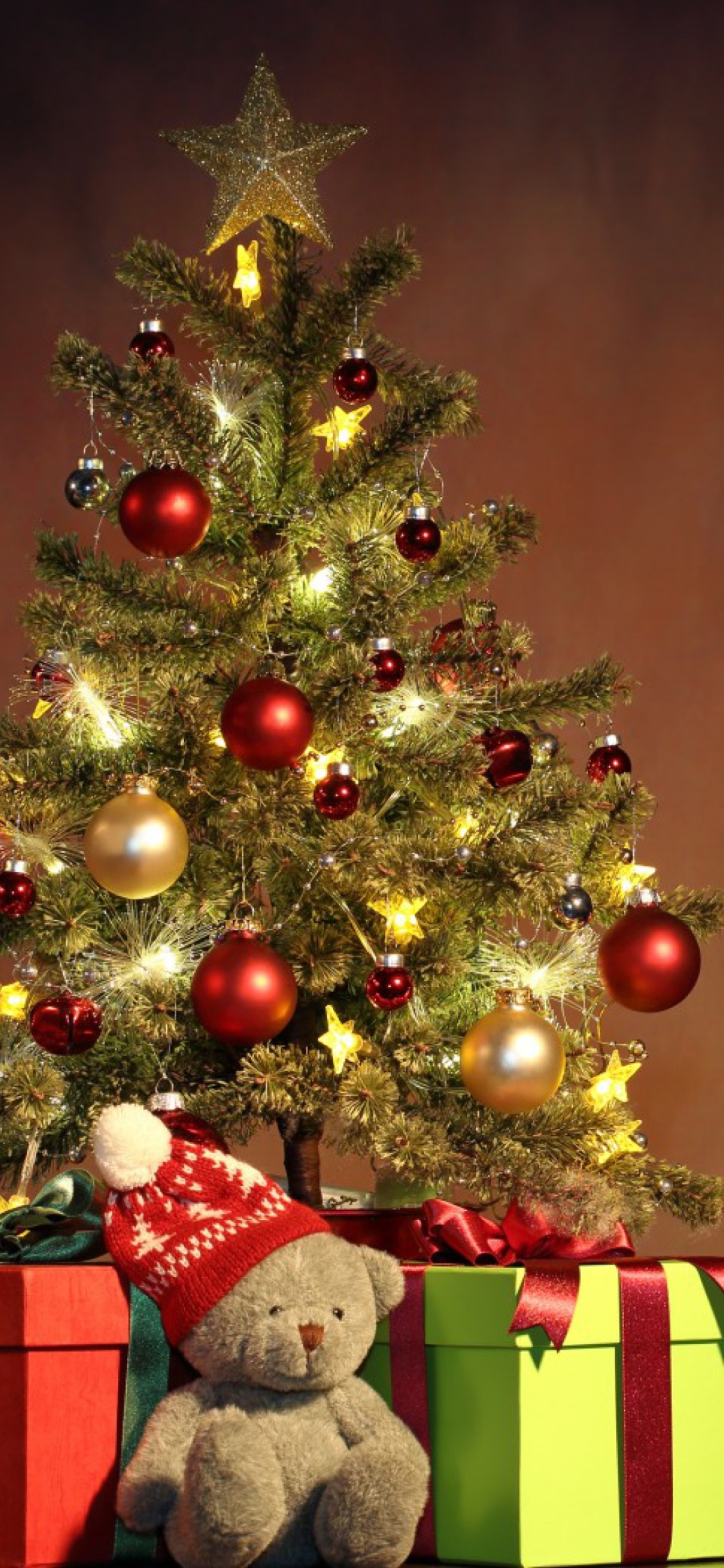 Обои Christmas Presents Under Christmas Tree 1170x2532