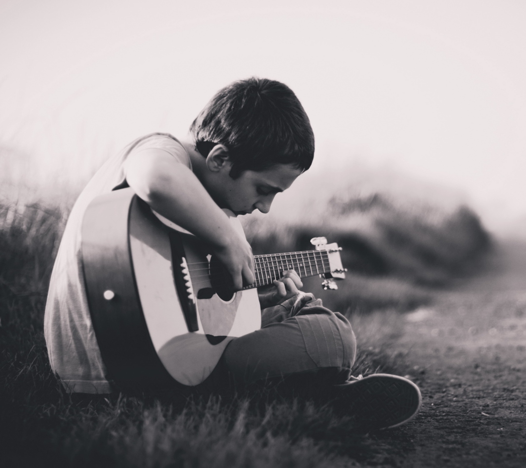 Обои Boy With Guitar 1080x960