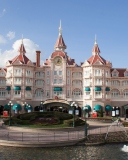 Screenshot №1 pro téma Disneyland Paris Castle Hotel 128x160