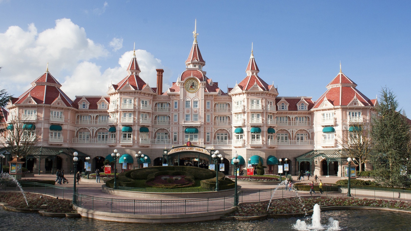 Sfondi Disneyland Paris Castle Hotel 1366x768