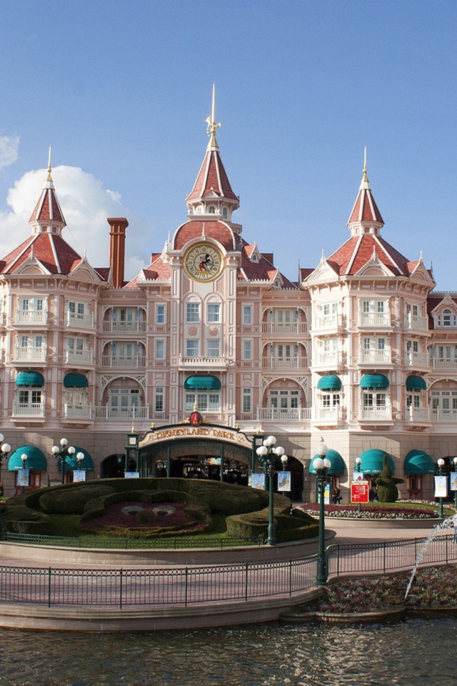 Disneyland Paris Castle Hotel wallpaper 640x960