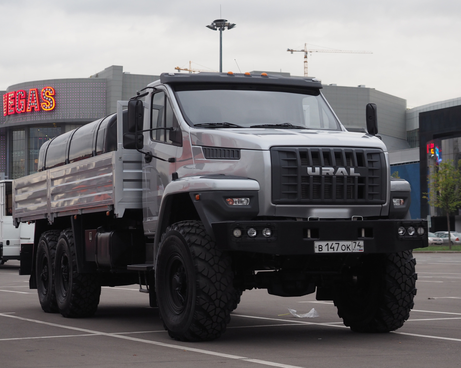 Fondo de pantalla Ural Next Flatbed Truck 1600x1280