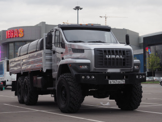 Fondo de pantalla Ural Next Flatbed Truck 320x240