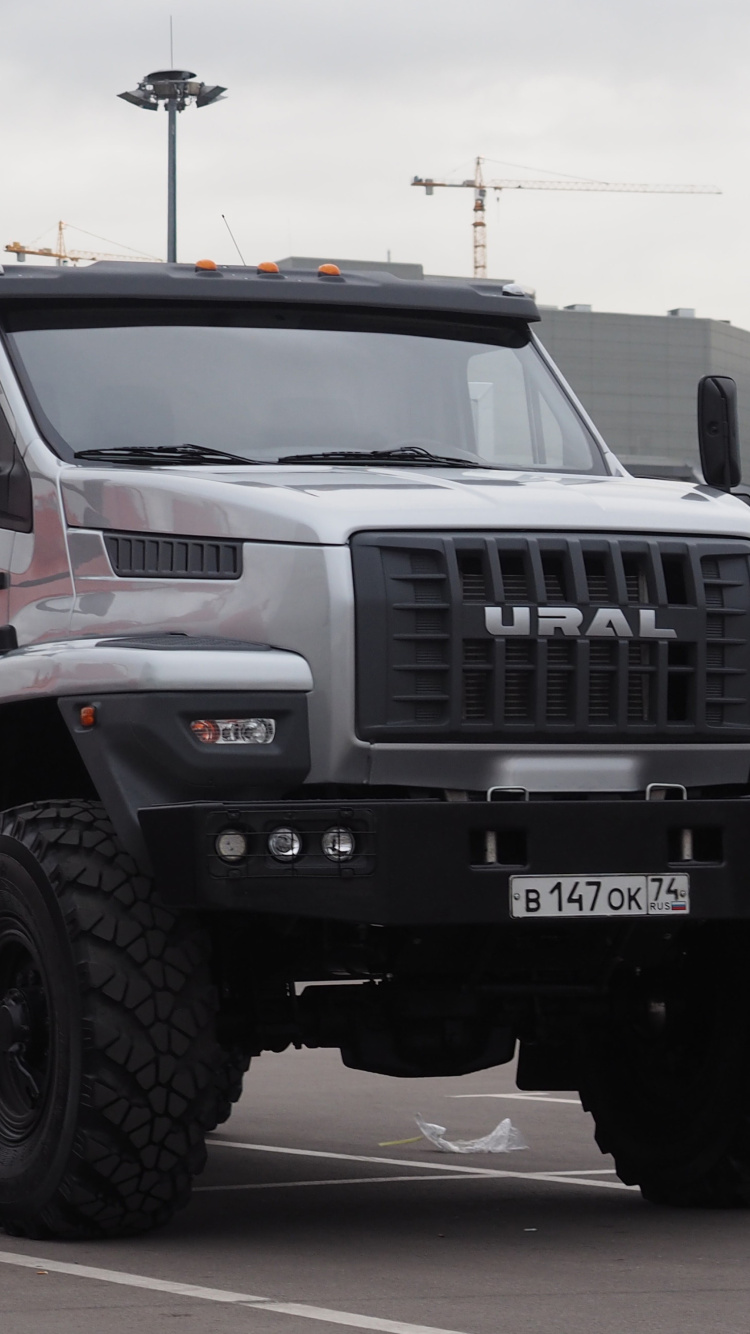 Fondo de pantalla Ural Next Flatbed Truck 750x1334