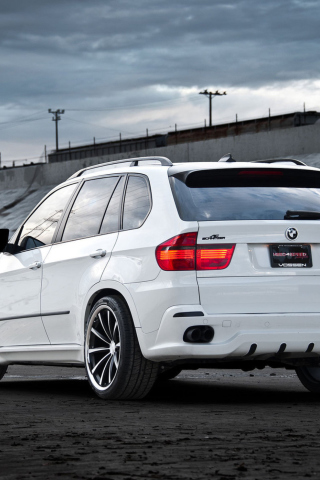 Das White BMW X5 Wallpaper 320x480