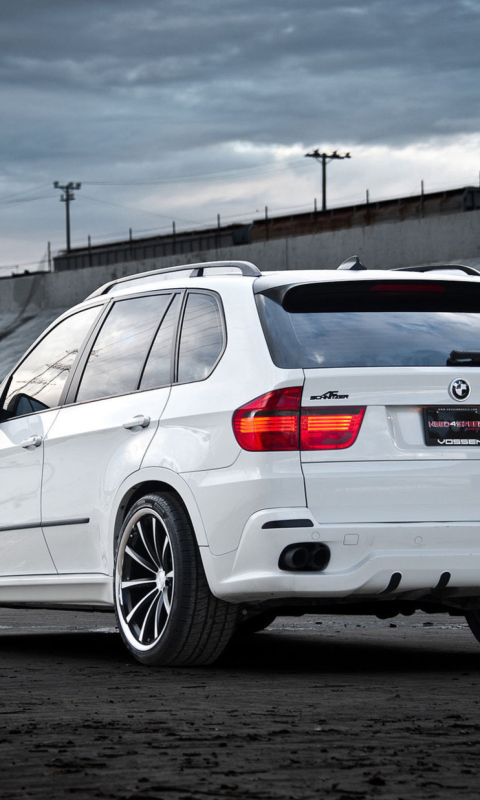 White BMW X5 wallpaper 480x800
