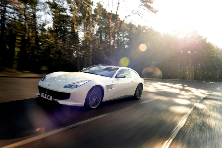 Screenshot №1 pro téma Ferrari GTC4Lusso