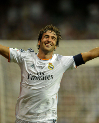 Raul Gonzalez Real Madrid sfondi gratuiti per 640x960