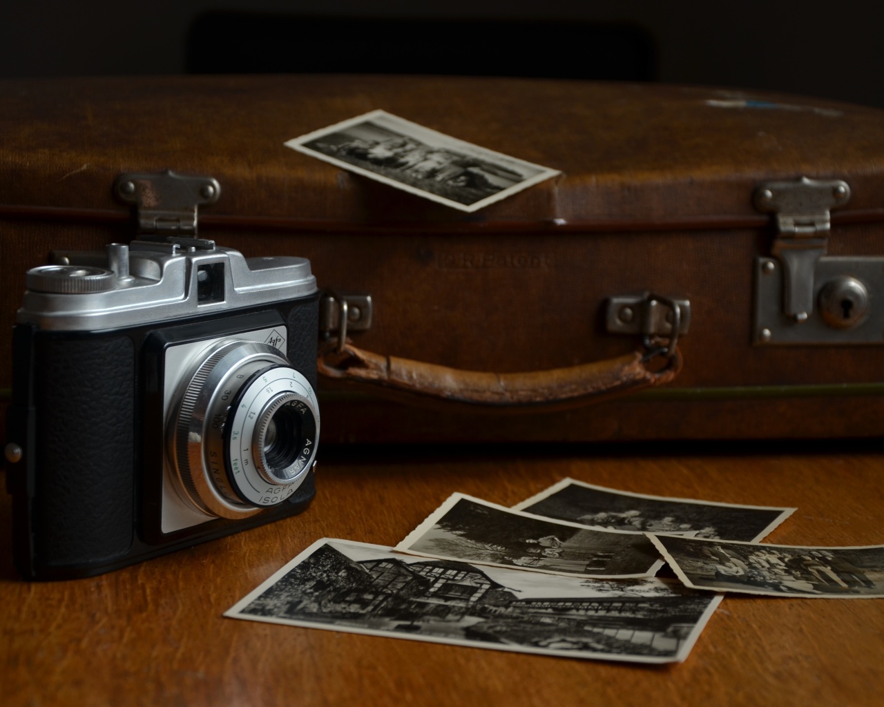 Das Retro Camera and Photos Wallpaper 1280x1024