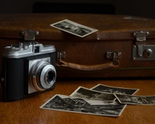 Das Retro Camera and Photos Wallpaper 220x176