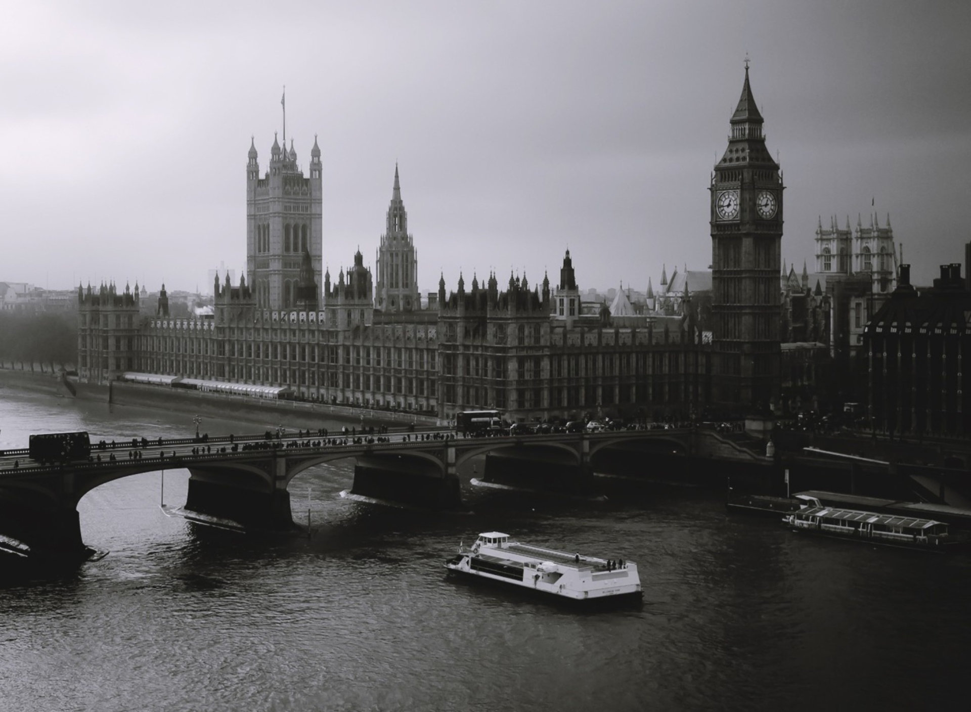 London Black And White screenshot #1 1920x1408