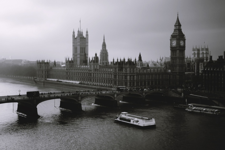 London Black And White screenshot #1
