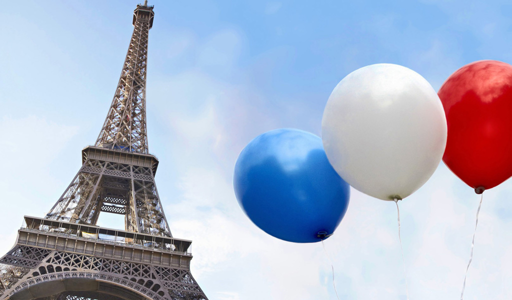 Eiffel Tower on Bastille Day wallpaper 1024x600