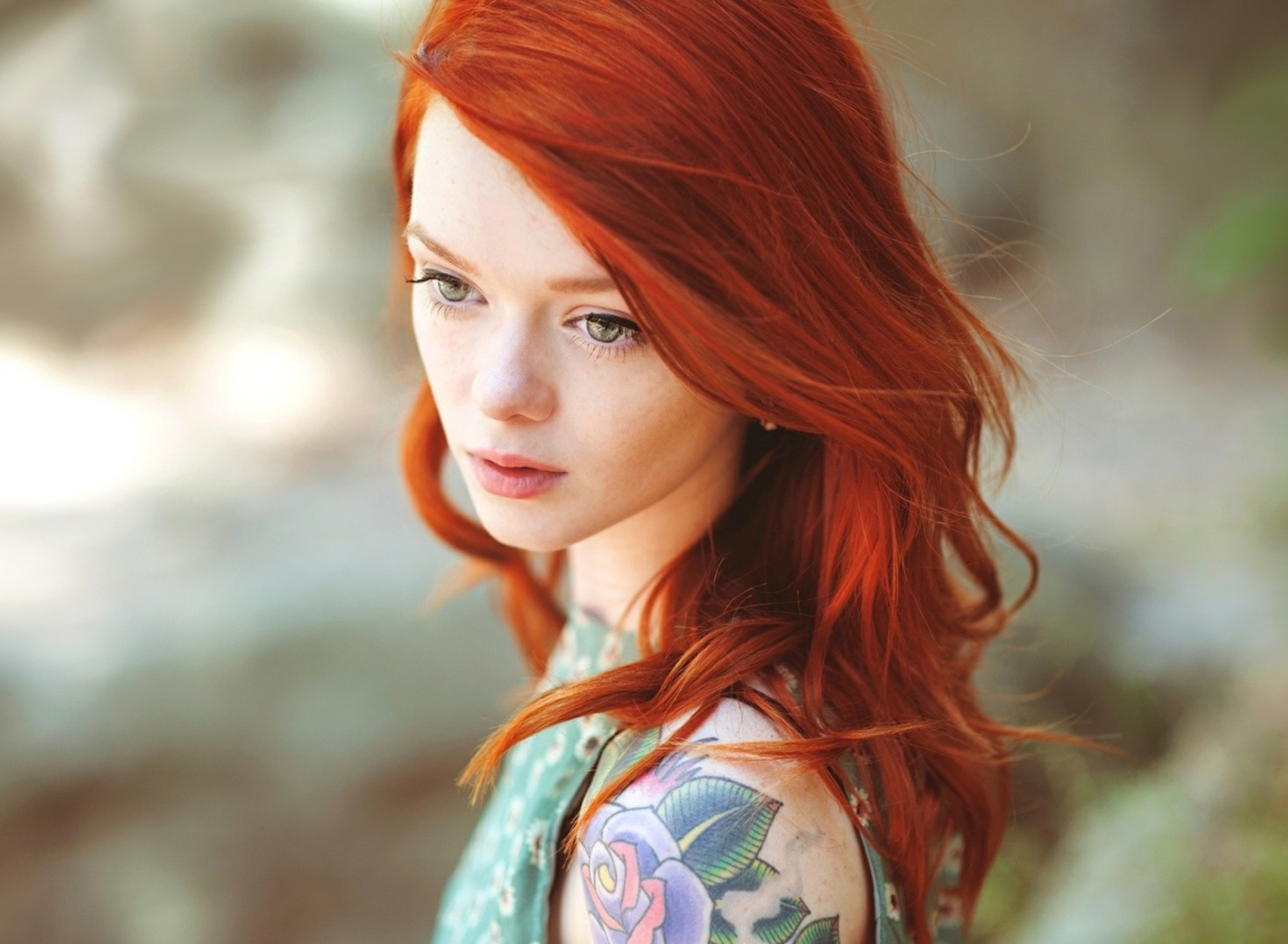 Fondo de pantalla Beautiful Girl With Red Hair 1920x1408