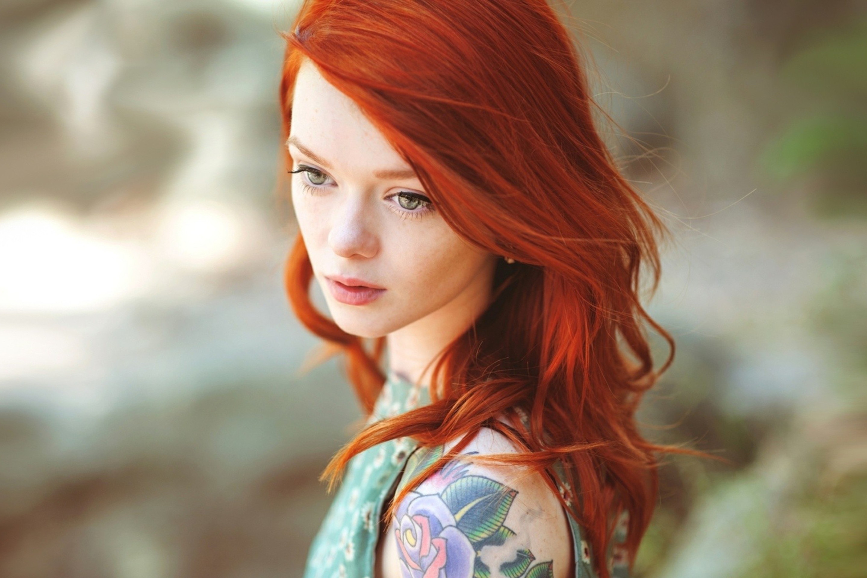 Screenshot №1 pro téma Beautiful Girl With Red Hair 2880x1920