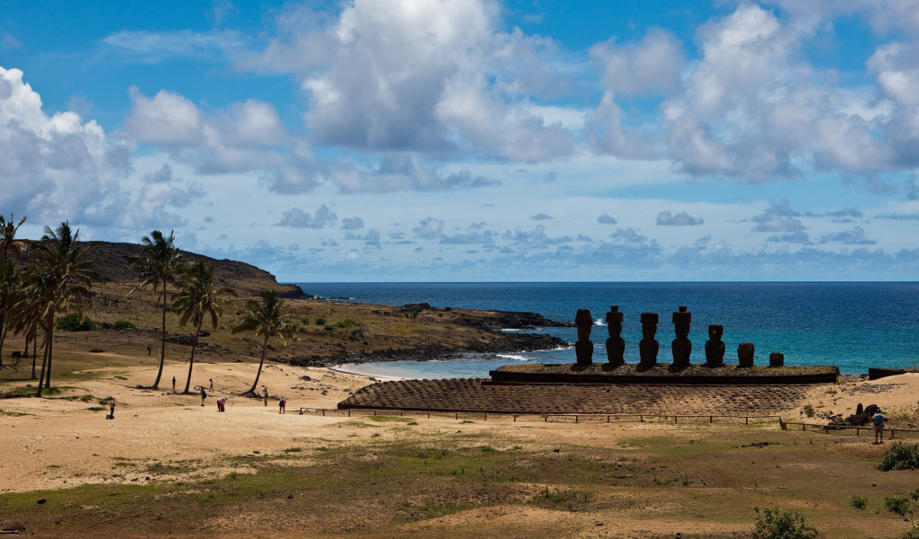 Das Easter Island Statues Wallpaper 1024x600