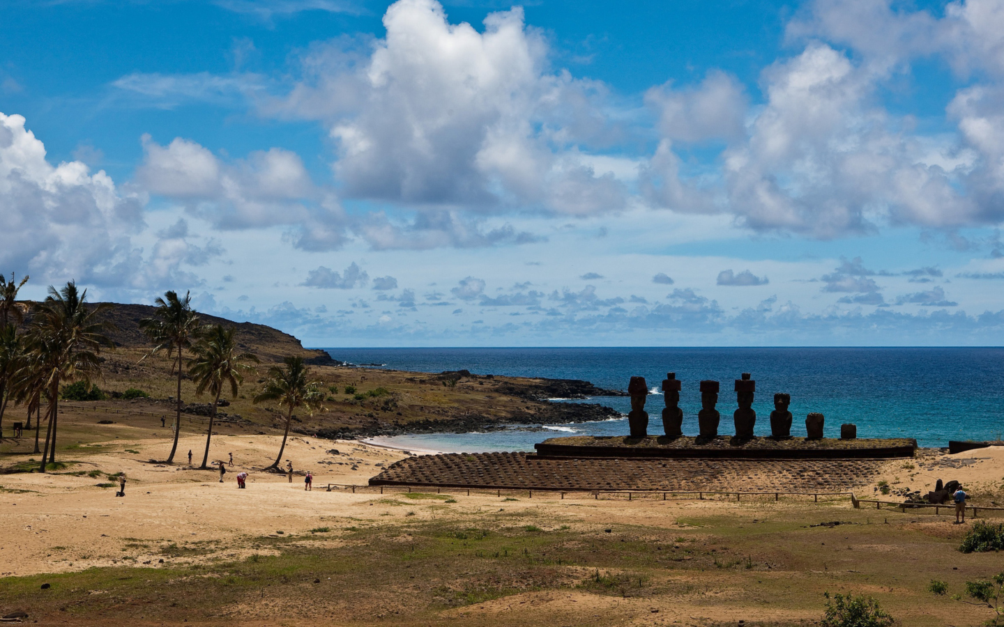 Easter Island Statues wallpaper 1440x900
