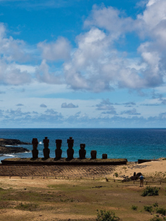 Обои Easter Island Statues 240x320