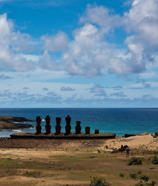 Easter Island Statues - Obrázkek zdarma pro Nokia X2