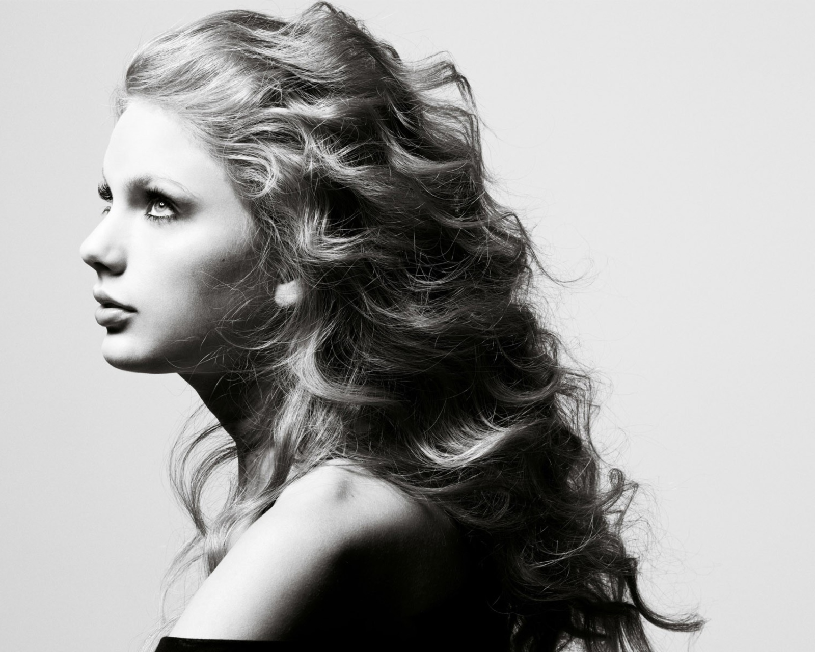 Taylor Swift Side Portrait wallpaper 1600x1280