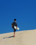 Das Walk Up The Dunes Wallpaper 128x160