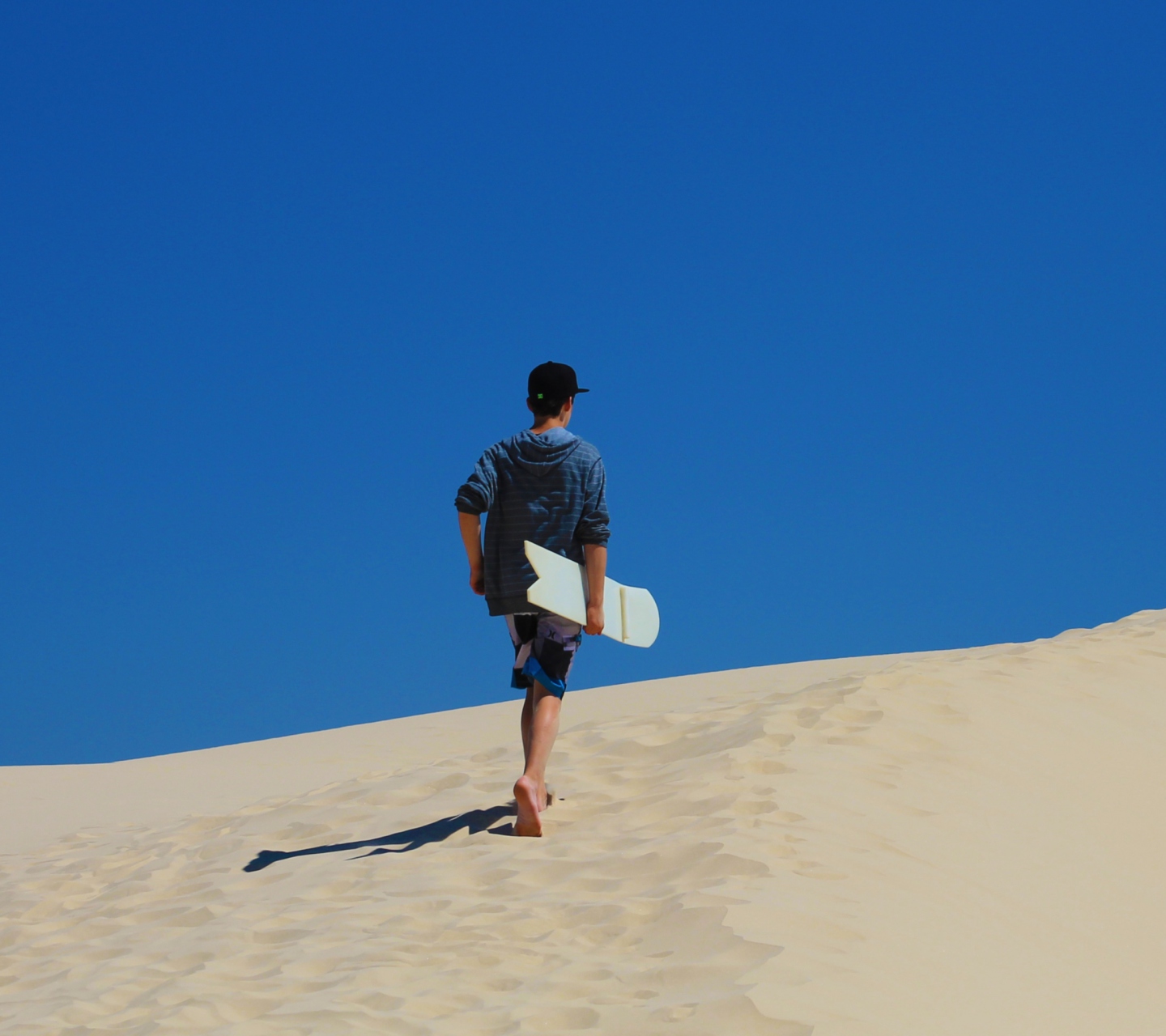 Das Walk Up The Dunes Wallpaper 1440x1280