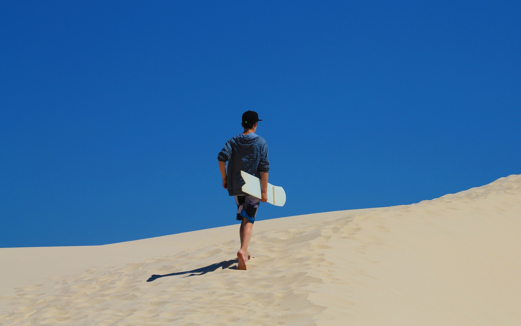 Walk Up The Dunes wallpaper 1680x1050