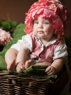 Обои Cute Baby With Blue Eyes And Roses 240x320