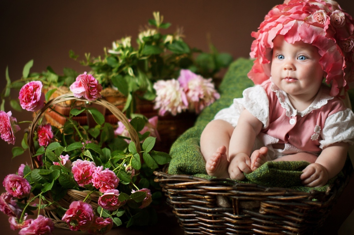 Cute Baby With Blue Eyes And Roses wallpaper