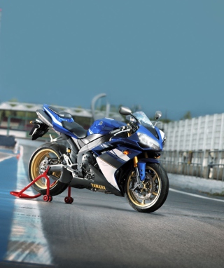 Yamaha Yzf R1 sfondi gratuiti per Nokia Lumia 800