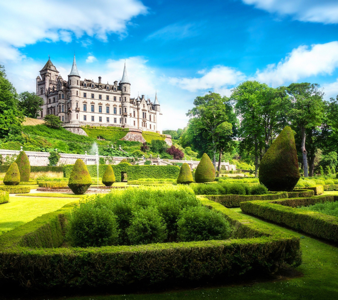 Обои Dunrobin Castle in Scotland 1080x960