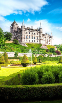 Das Dunrobin Castle in Scotland Wallpaper 240x400