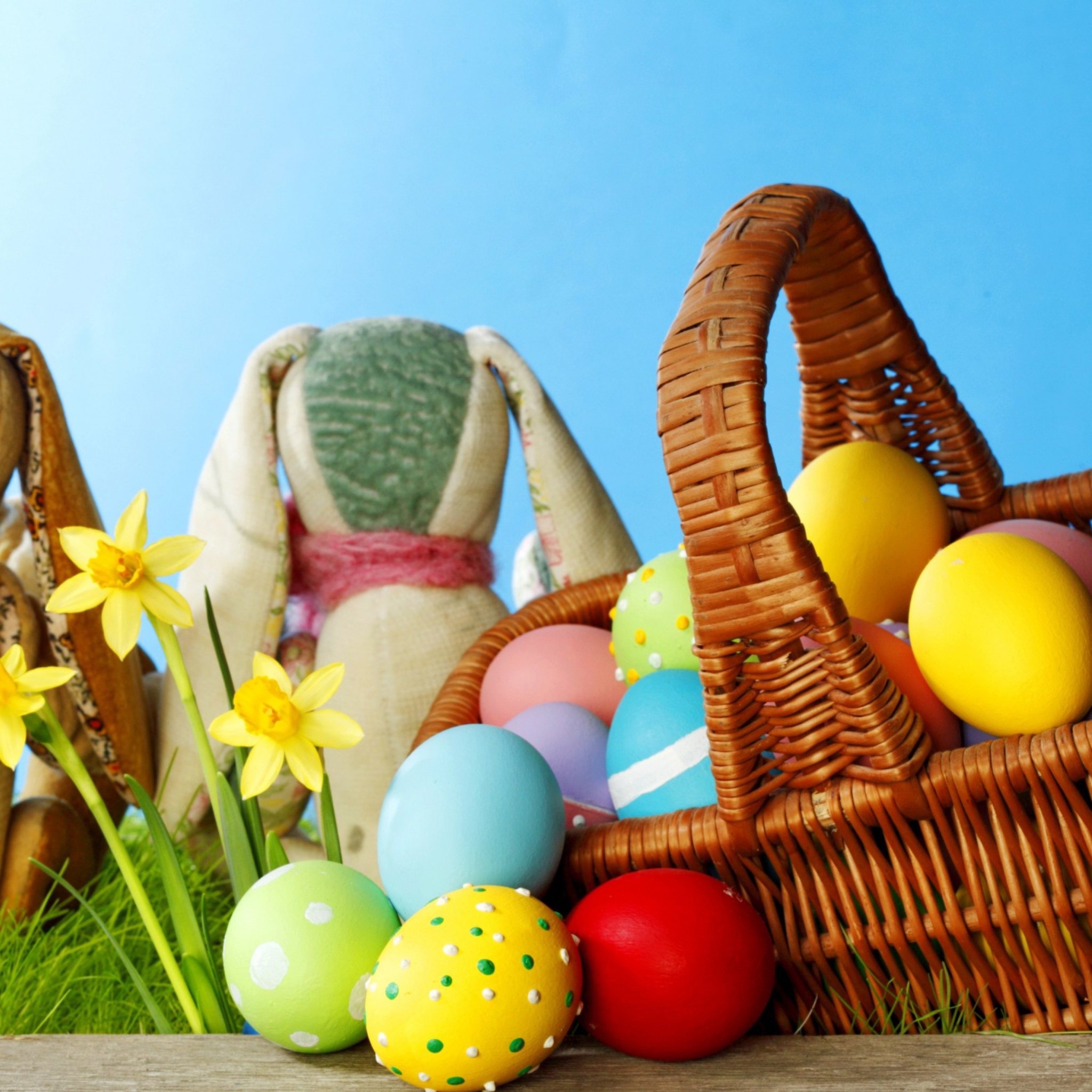 Fondo de pantalla Easter Eggs And Bunny 2048x2048