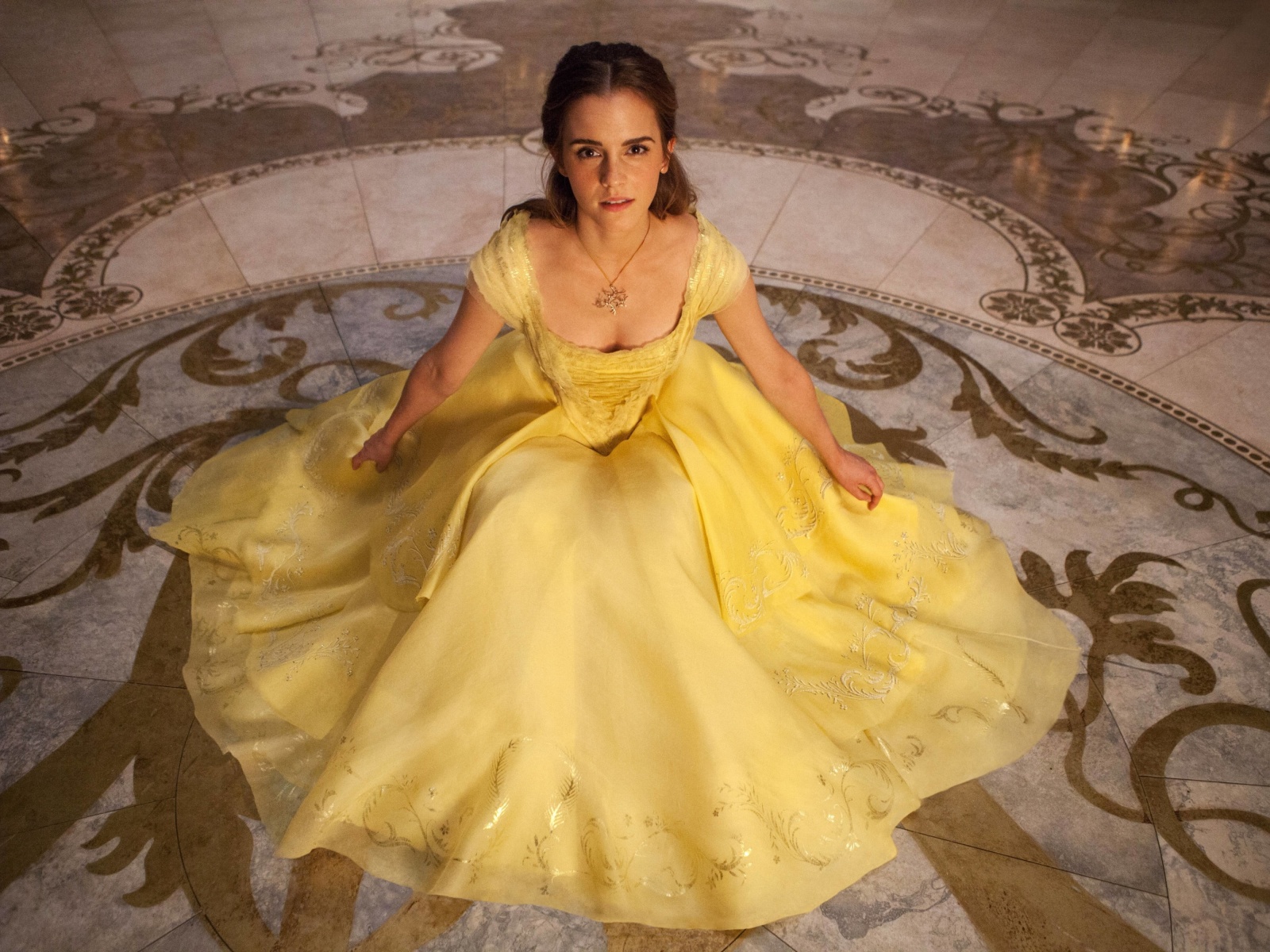 Fondo de pantalla Emma Watson in Beauty and the Beast 1600x1200