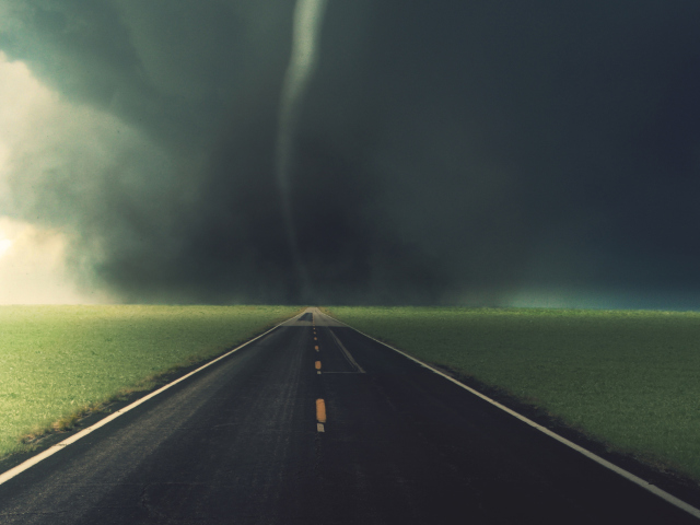 Fondo de pantalla Tornado 640x480