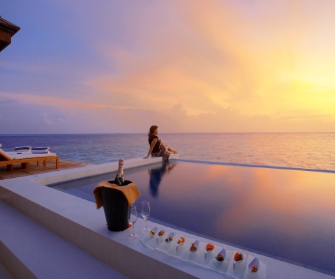 Maldives pool with girl wallpaper 480x400