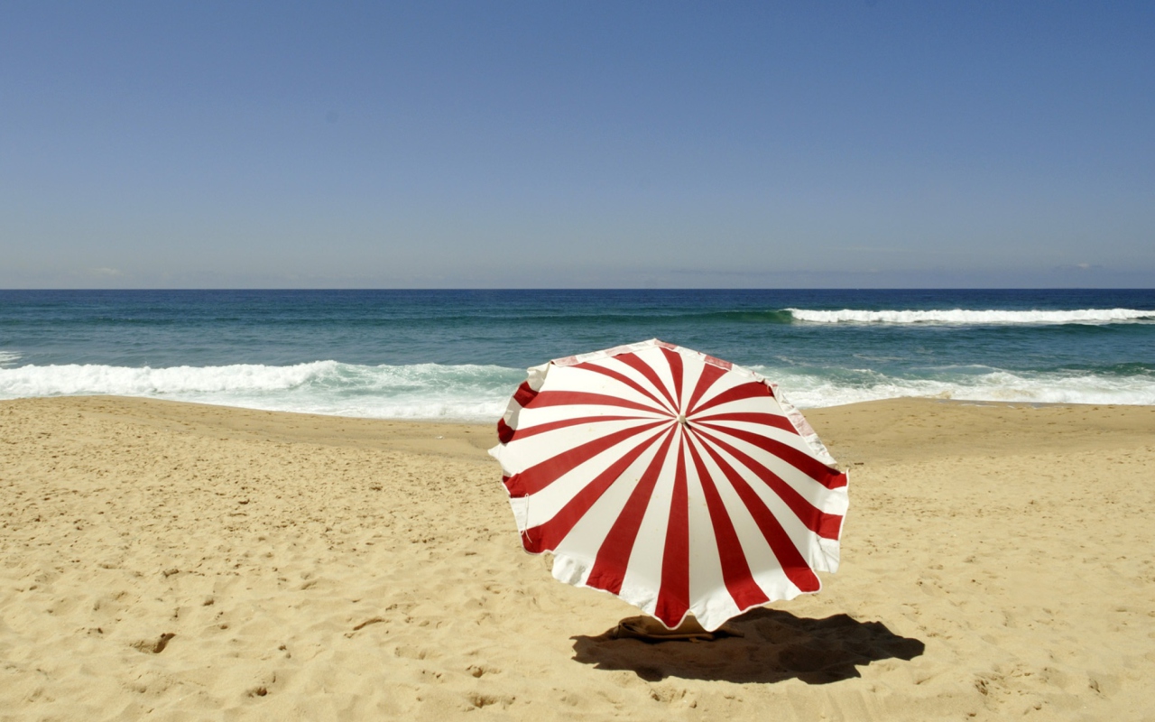 Das Umbrella On The Beach Wallpaper 1280x800