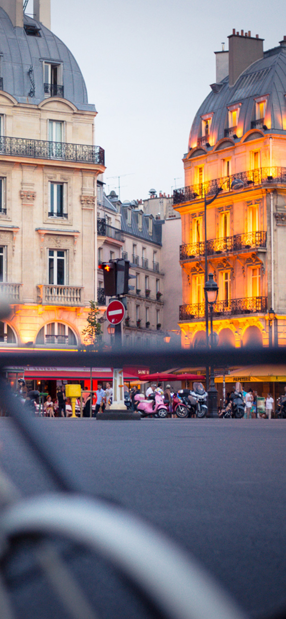France, Paris Street screenshot #1 1170x2532