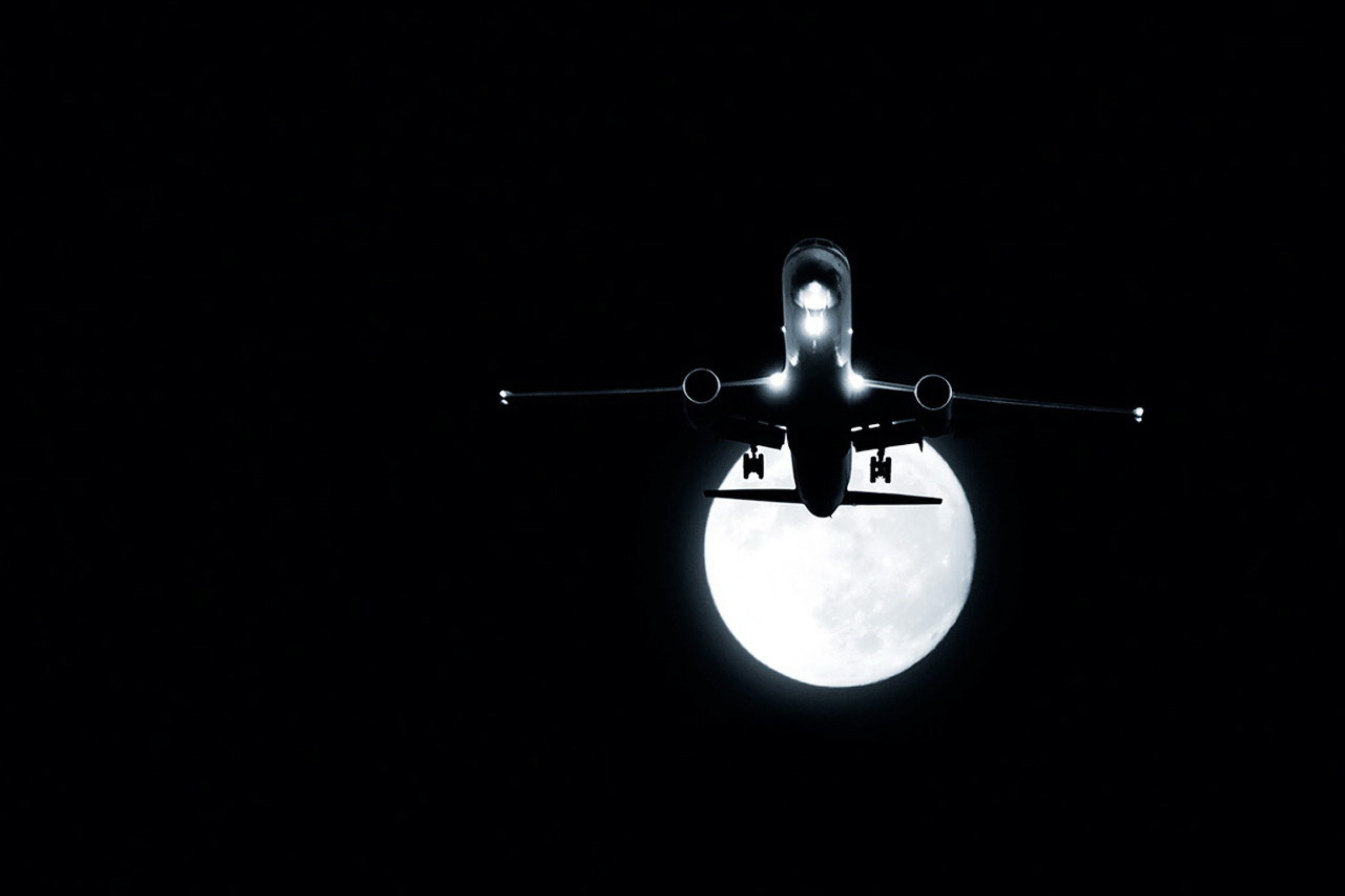 Das Night Flight Wallpaper 2880x1920