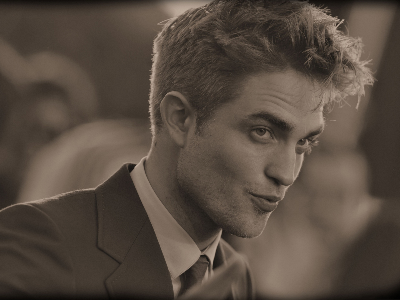 Robert Pattinson wallpaper 1600x1200