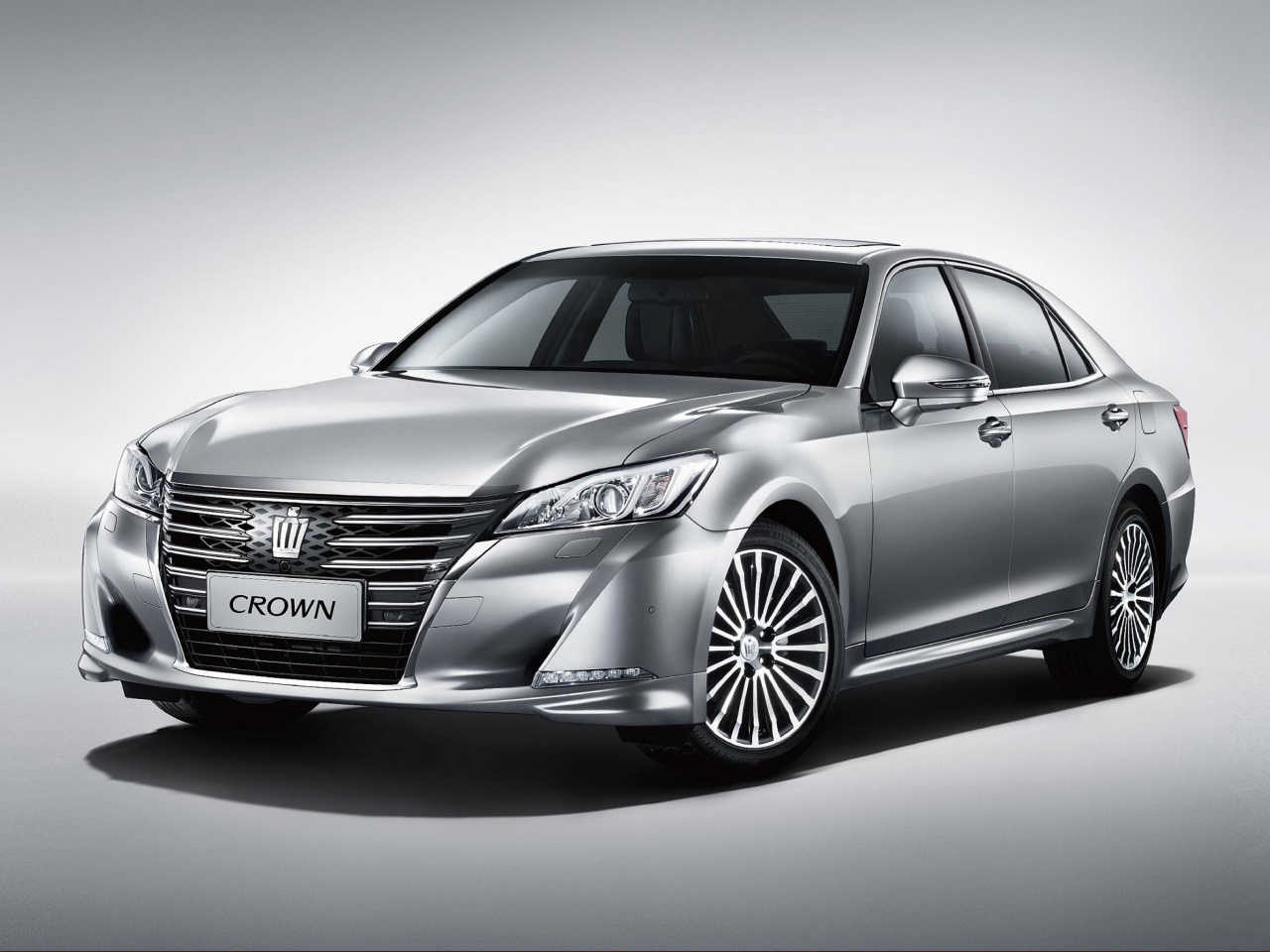 Toyota Crown 2015 wallpaper 1280x960