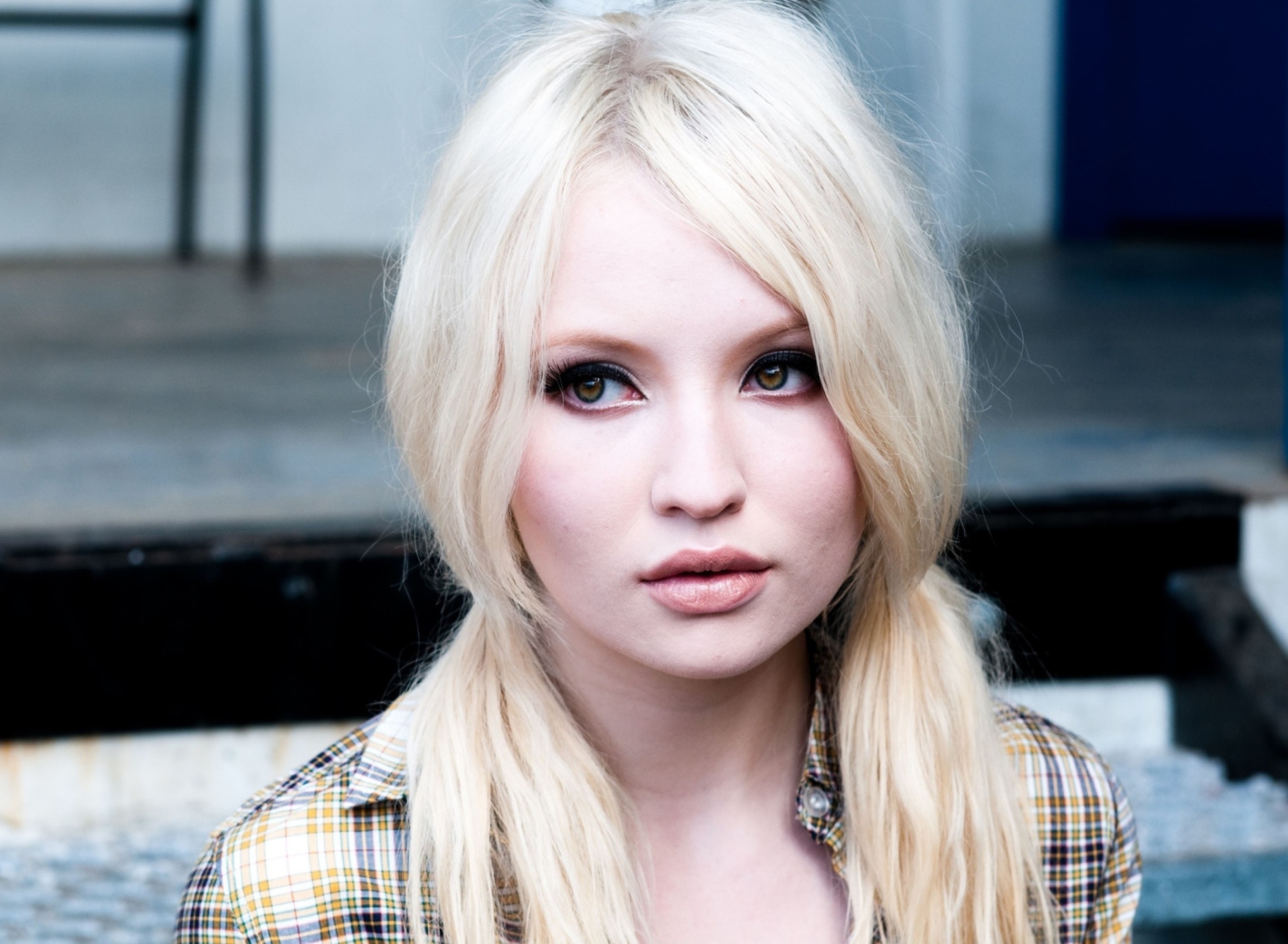 Emily Browning wallpaper 1920x1408