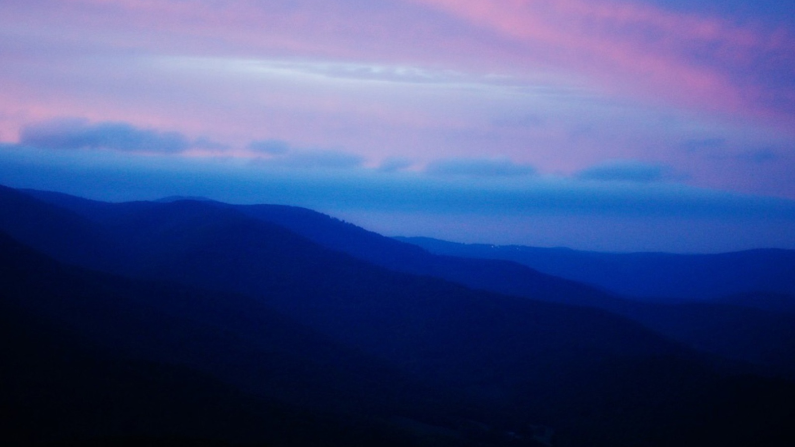 Blue And Pink Sky wallpaper 1600x900