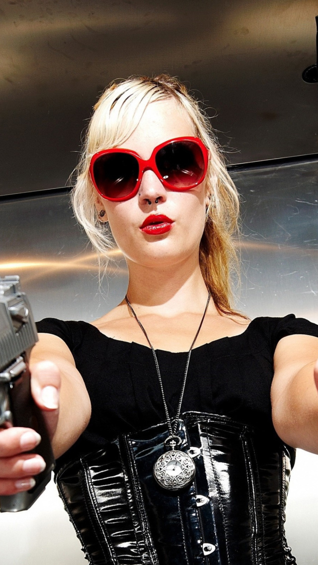 Blonde girl with pistols wallpaper 640x1136