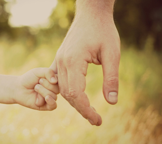 Kostenloses I Want To Hold Your Hand Wallpaper für Samsung B159 Hero Plus