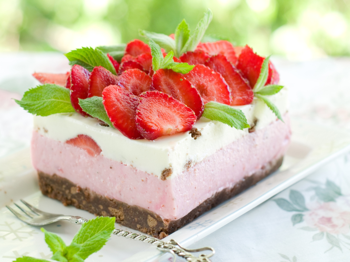 Strawberry Cake wallpaper 1152x864