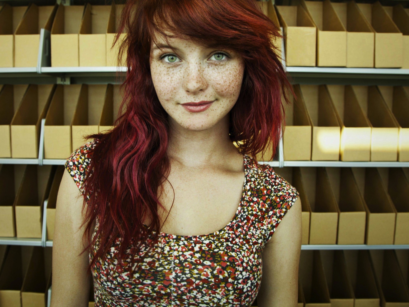 Das Beautiful Freckled Redhead Wallpaper 1400x1050